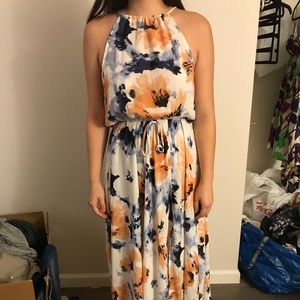 Vici Sleeveless maxi- dress